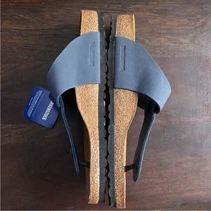 New Birkenstock Medina navy sandals Buy Birkenstock Medina Matt Navy Regular Width T-Strap  main image 3